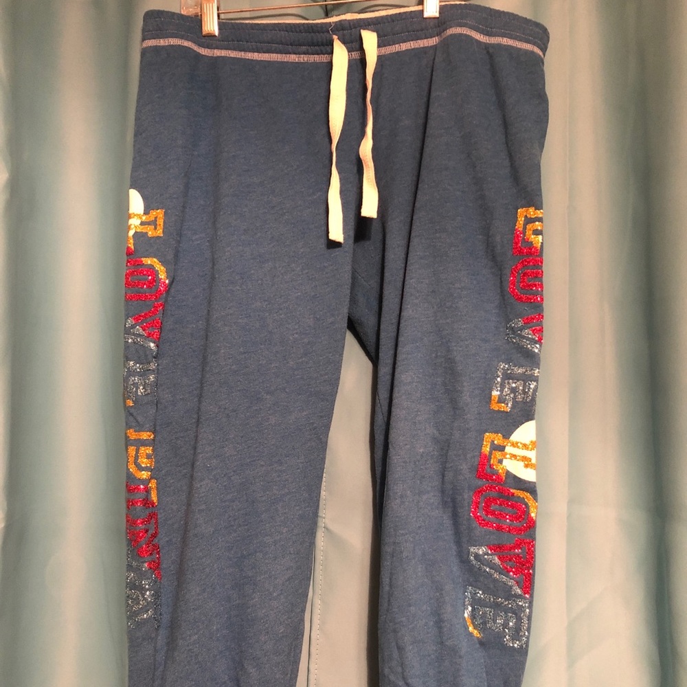 Victoria’s Secret Love Pink Capri Sweatpants.SZ L.